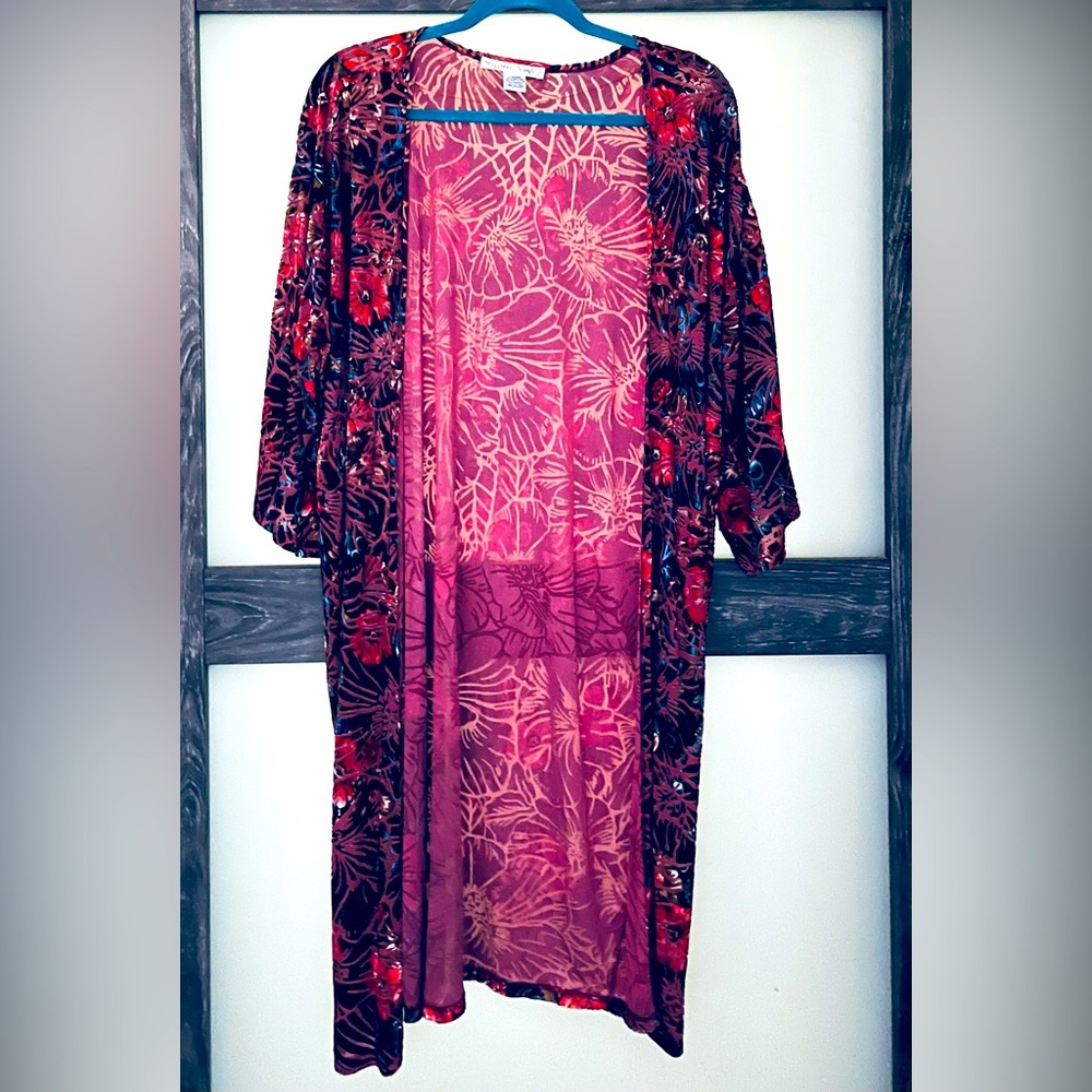 Sans Souci ~ Beautiful Velvet Floral Kimono…. Sz L ♥️